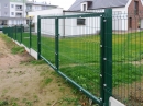 Dvoukřídlá brána na záklapku s výplní plotovými panely