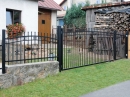 Samonosná posuvná brána a plotový dílec